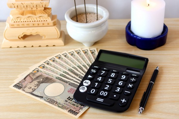葬儀時の返礼品・香典返しの相場についてサムネイル